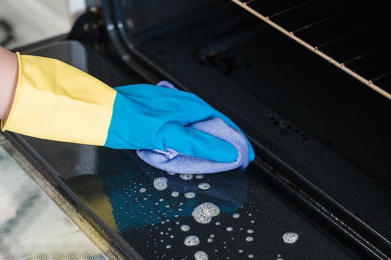 Top 5 Reasons to Invest in a Professional Oven Cleaning Service